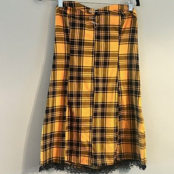Social Tourist Dresses & Skirts - NWOT Social Tourist Yellow and Black Plaid Strapless Mini Dress